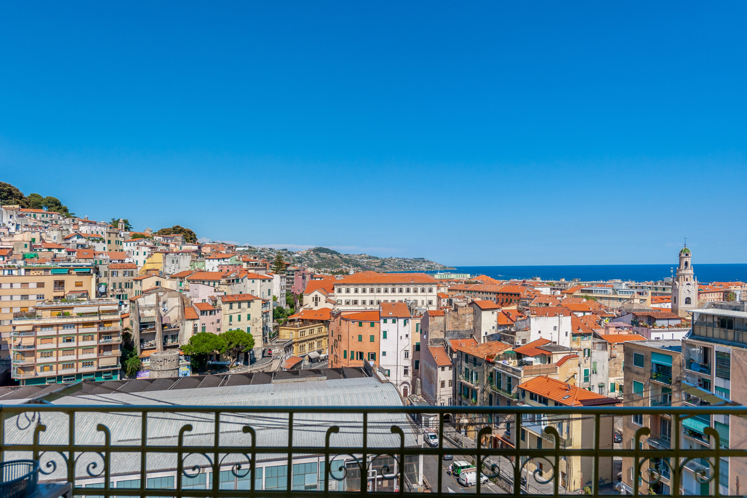 bilocale con vista mare, centro di sanremo