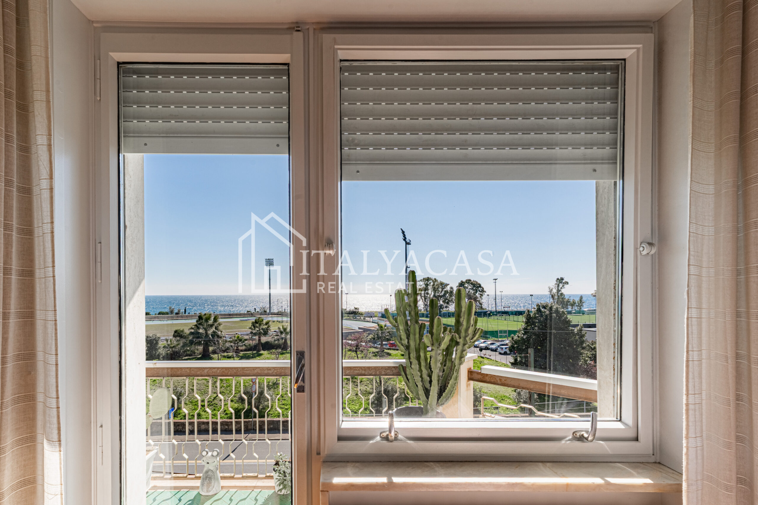 sanremo appartamento vista mare. foto di luigi ragone e di alissa konnova