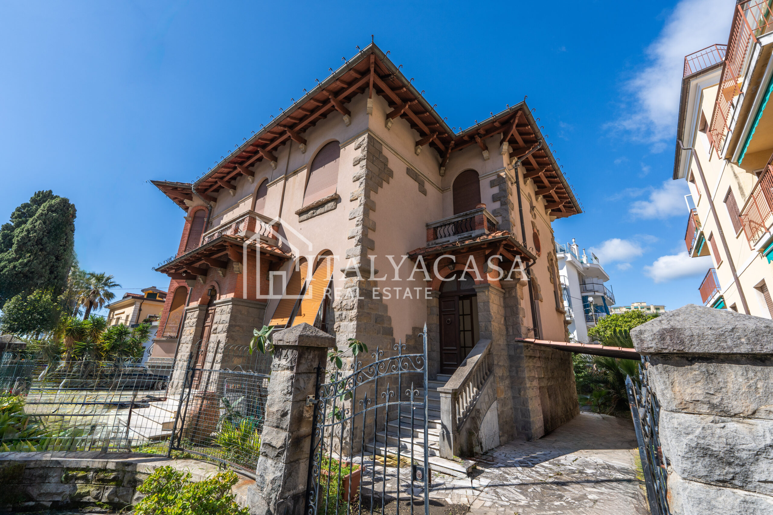 appartamento in zona foce di sanremo con posti auto e giardino