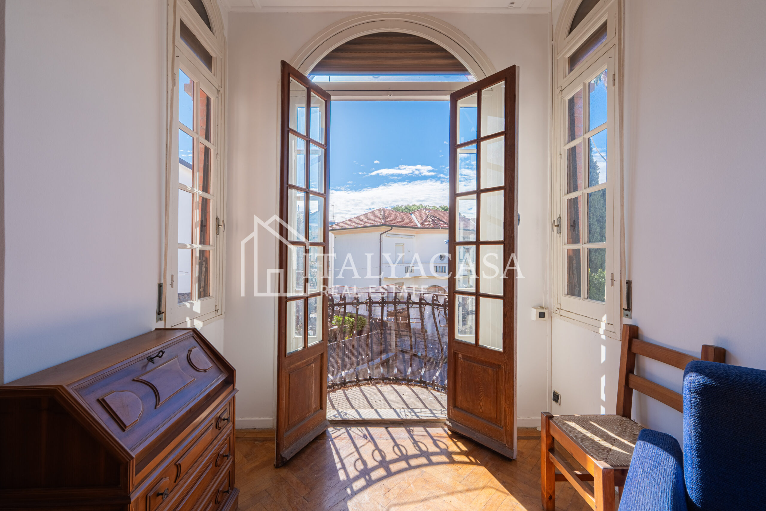 appartamento in zona foce di sanremo con posti auto e giardino, vicino alle spiagge ed alla ciclabile