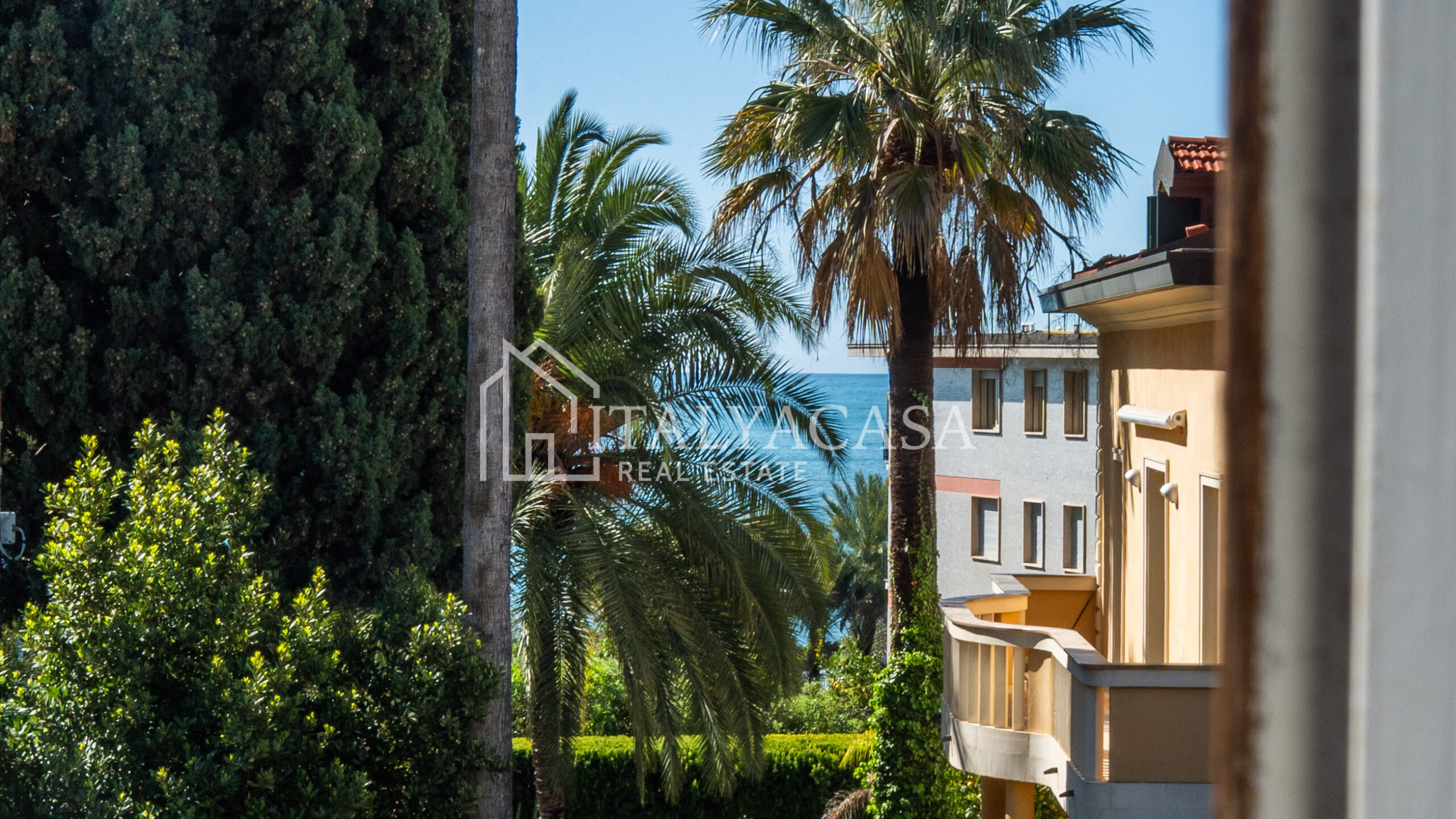 appartamento in zona foce di sanremo con posti auto e giardino, vicino alle spiagge ed alla ciclabile