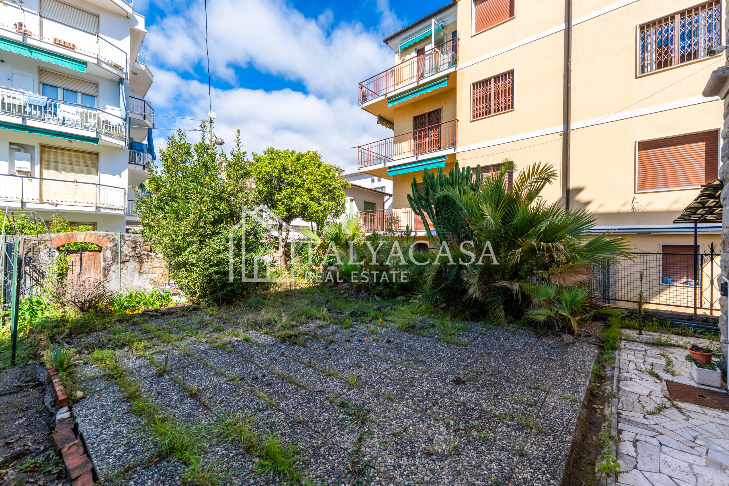 appartamento in zona foce di sanremo con posti auto e giardino, vicino alle spiagge ed alla ciclabile