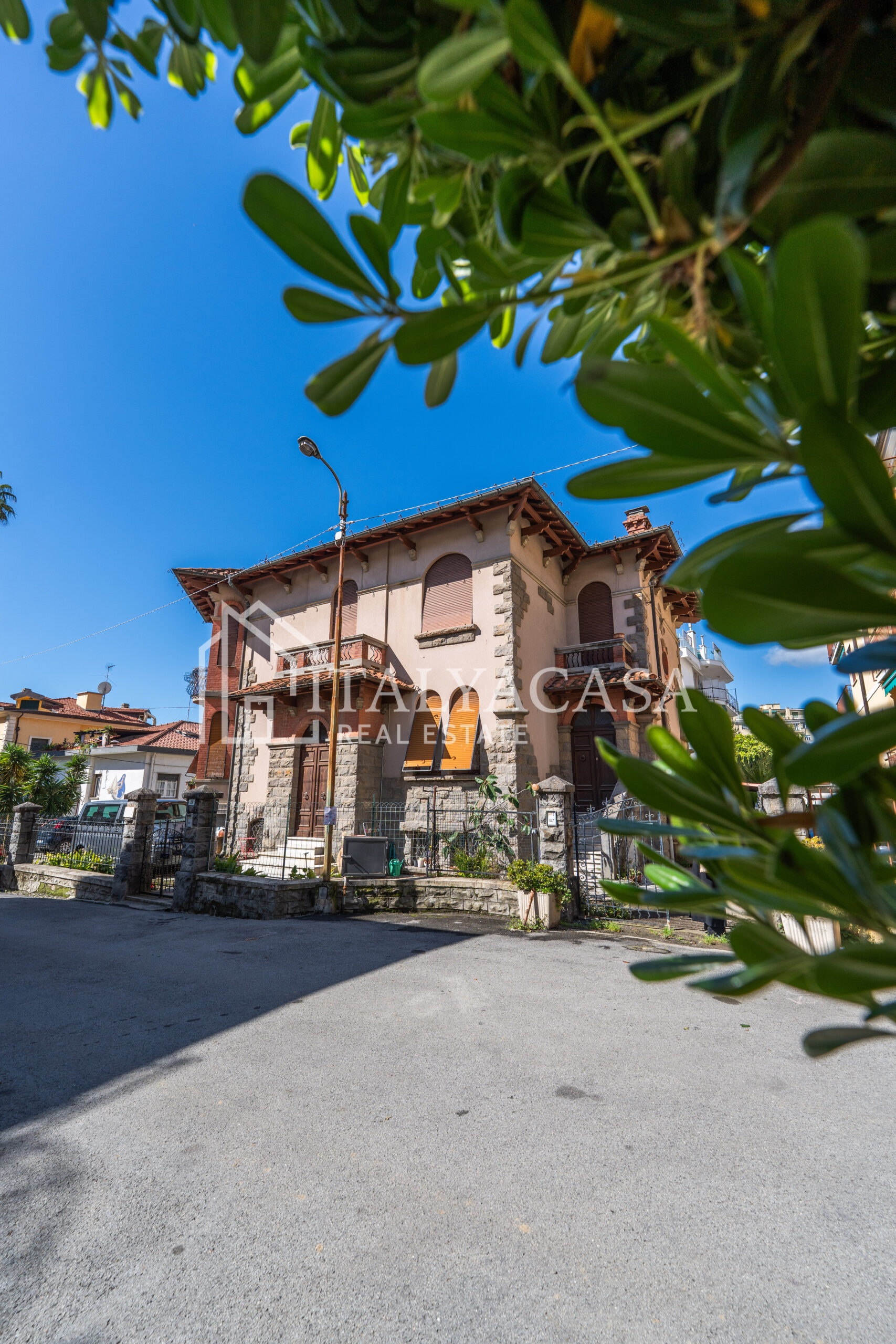 appartamento in zona foce di sanremo con posti auto e giardino, vicino alle spiagge ed alla ciclabile