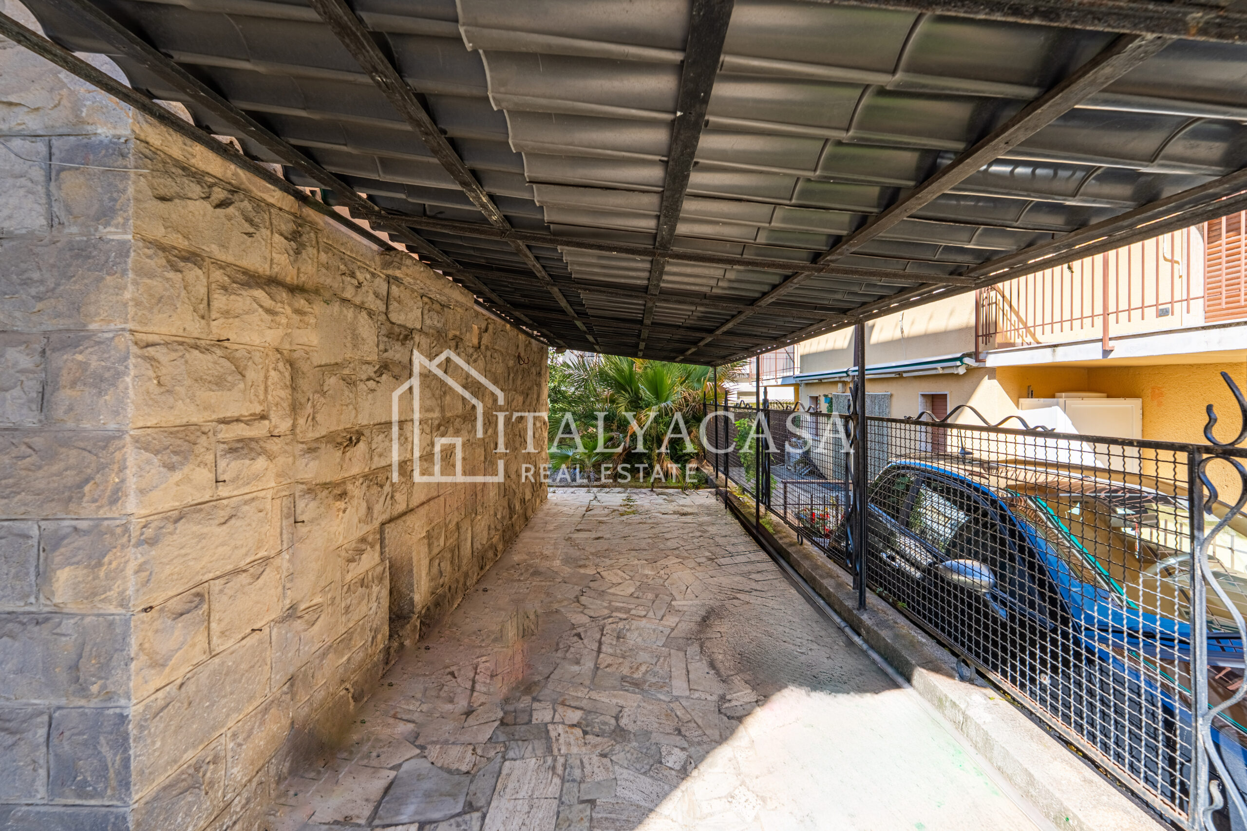 appartamento in zona foce di sanremo con posti auto e giardino