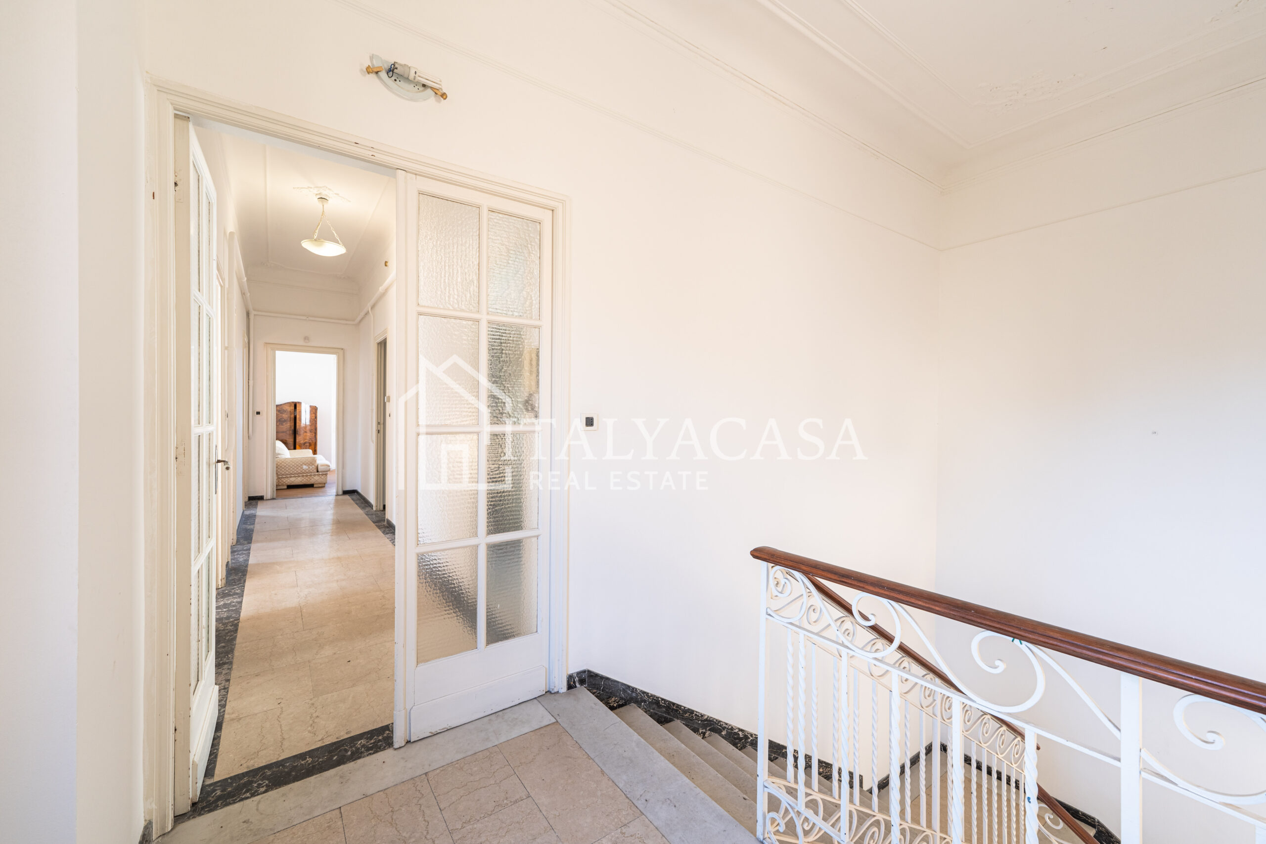 appartamento in zona foce di sanremo con posti auto e giardino