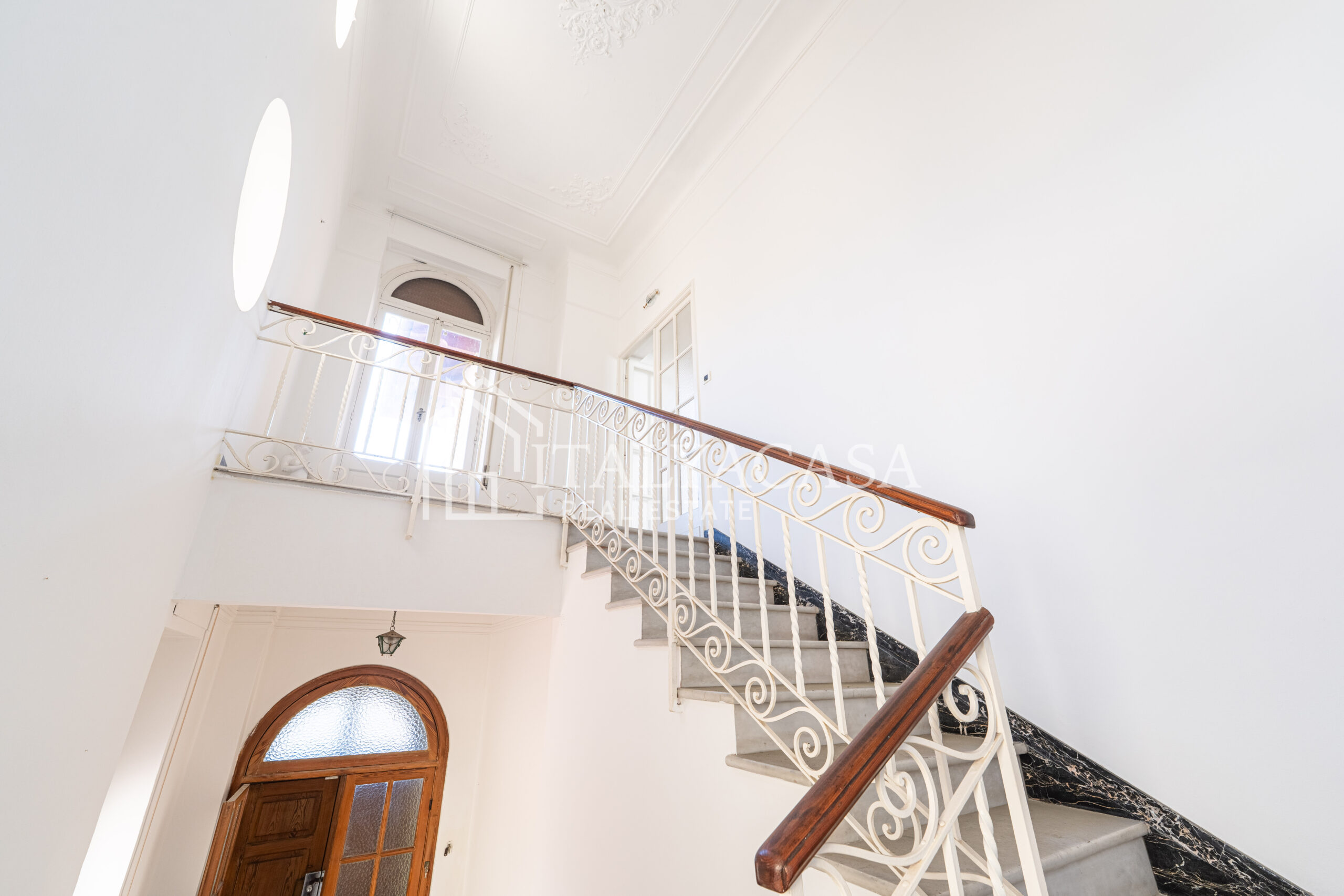 appartamento in zona foce di sanremo con posti auto e giardino, vicino alle spiagge ed alla ciclabile