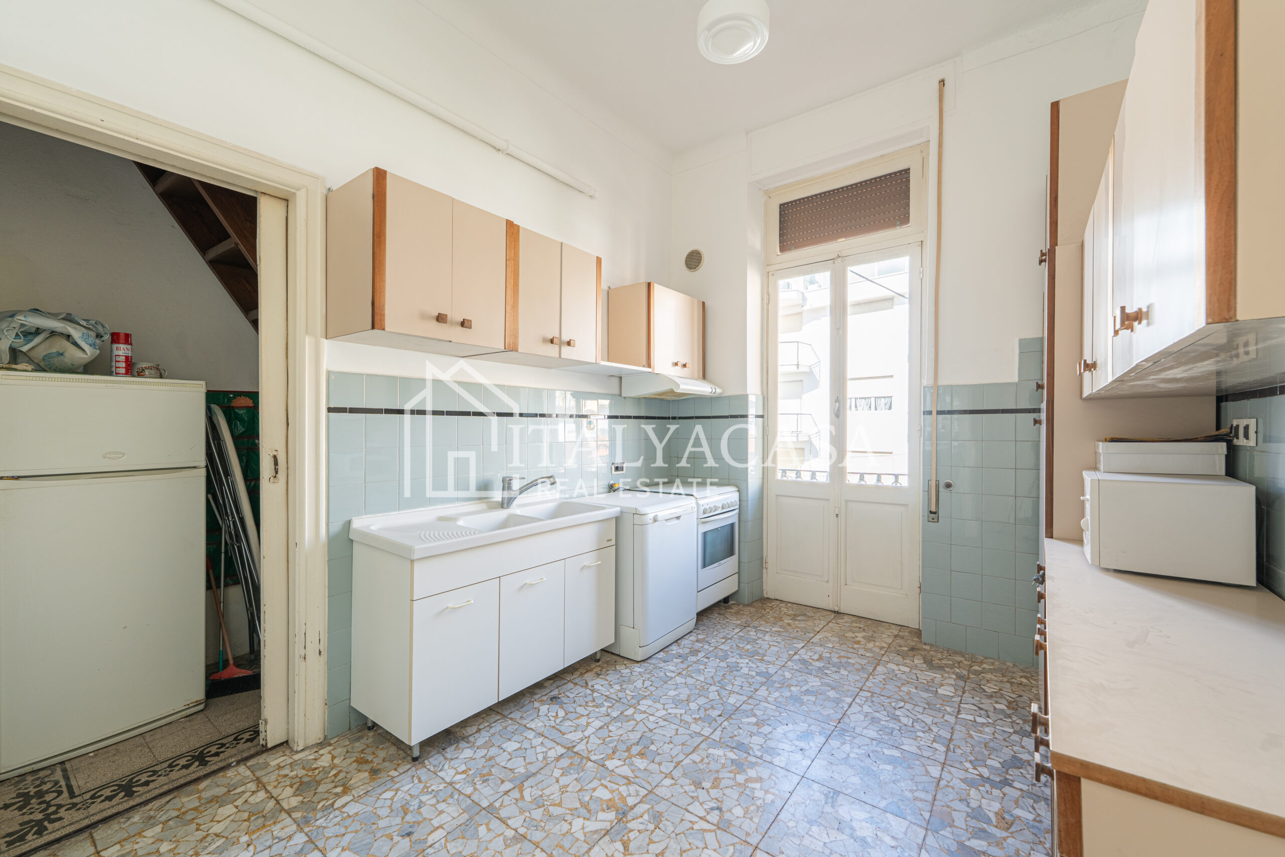 appartamento in zona foce di sanremo con posti auto e giardino, vicino alle spiagge ed alla ciclabile