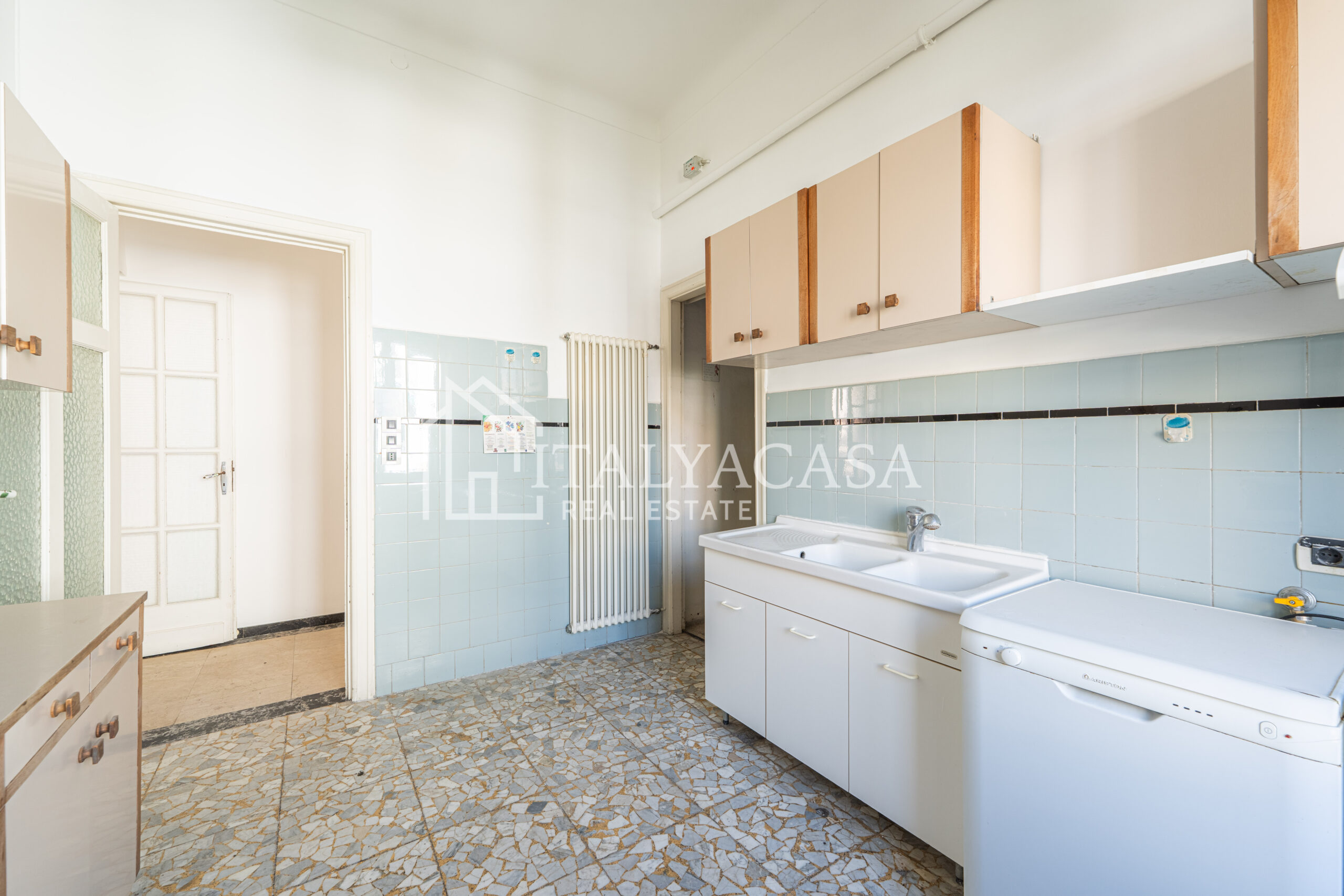 appartamento in zona foce di sanremo con posti auto e giardino, vicino alle spiagge ed alla ciclabile