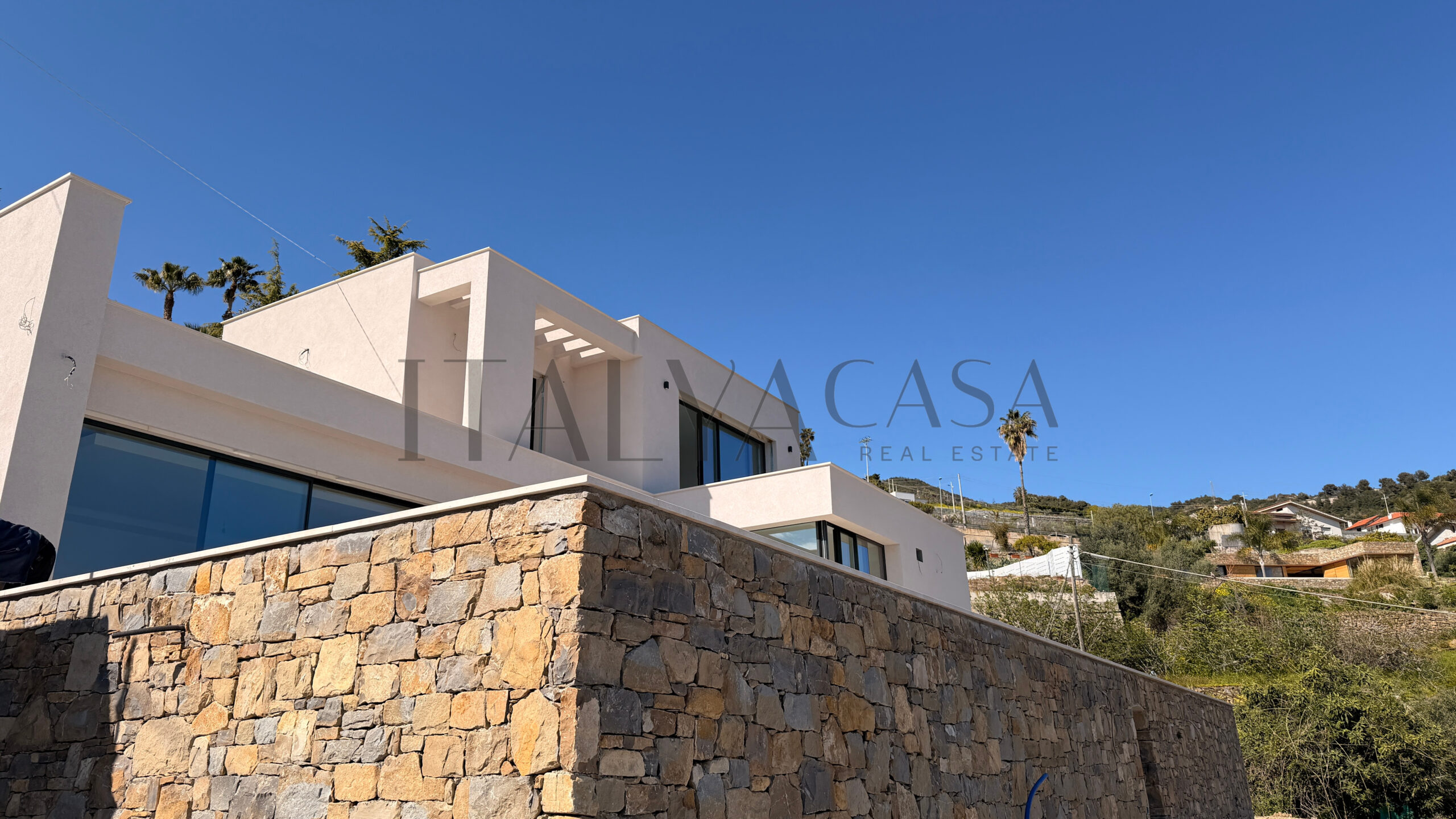 villa con piscina e vista mare, riviera dei fiori