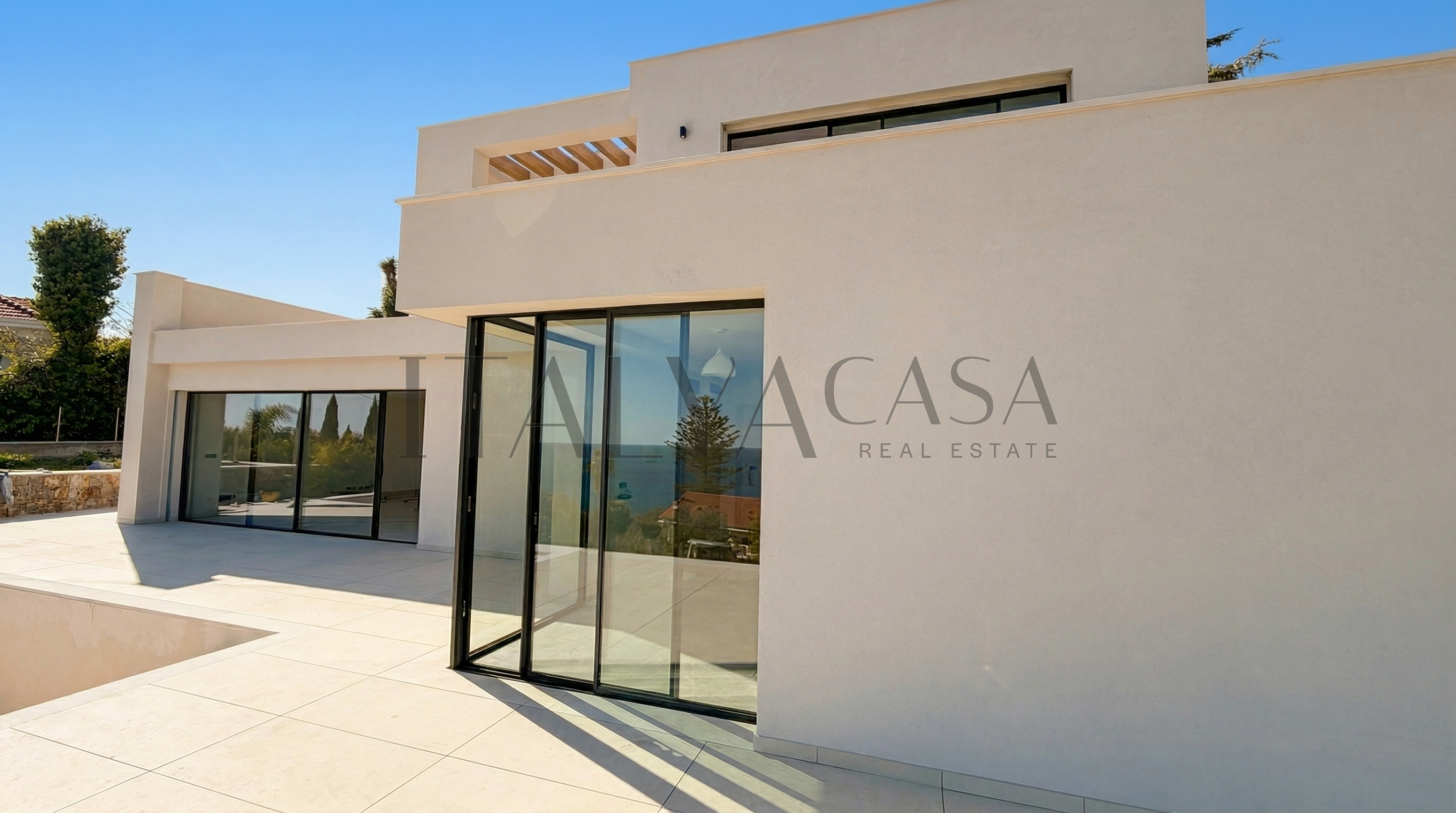 villa con piscina e vista mare, riviera dei fiori