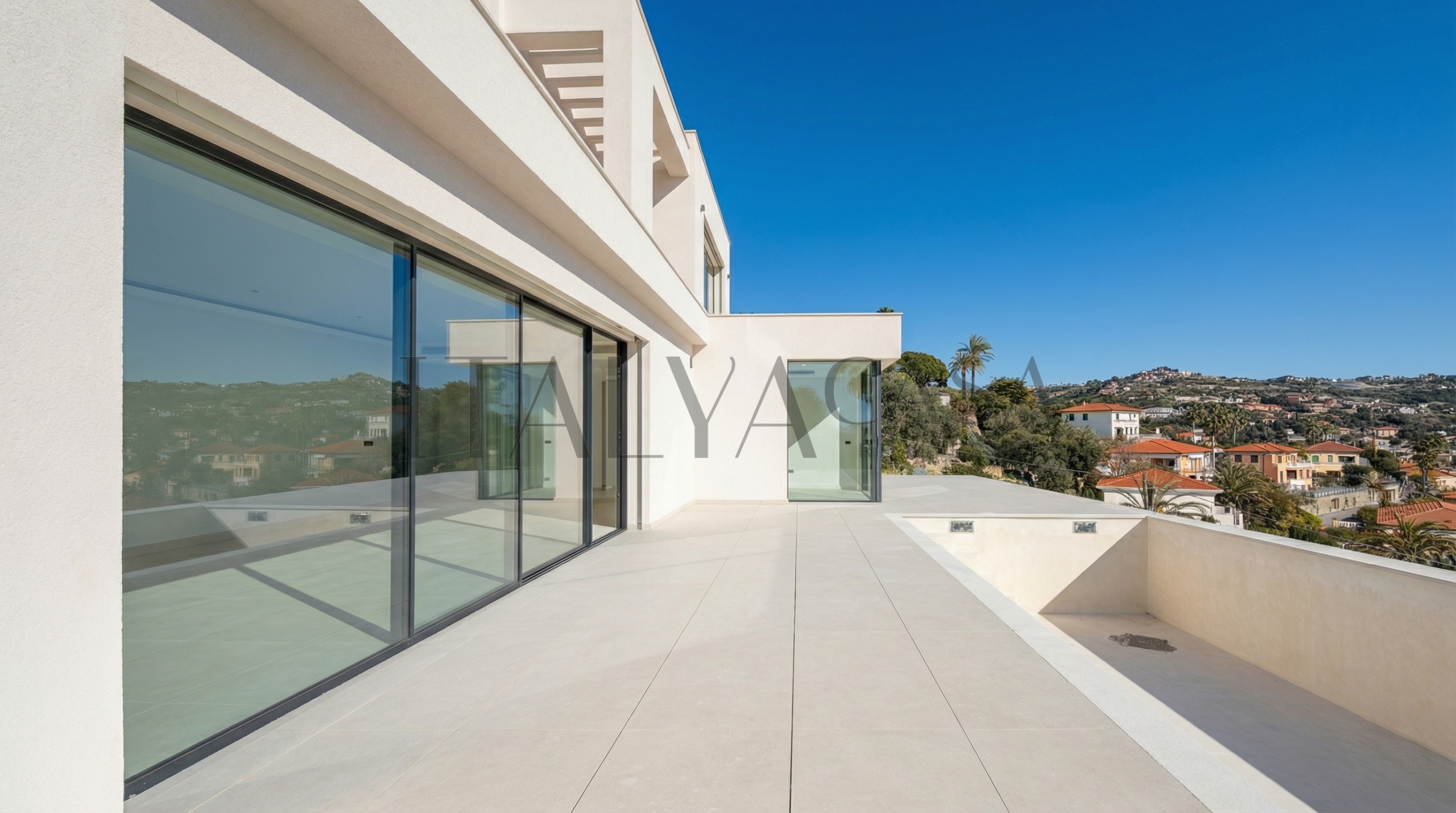 villa con piscina e vista mare, riviera dei fiori