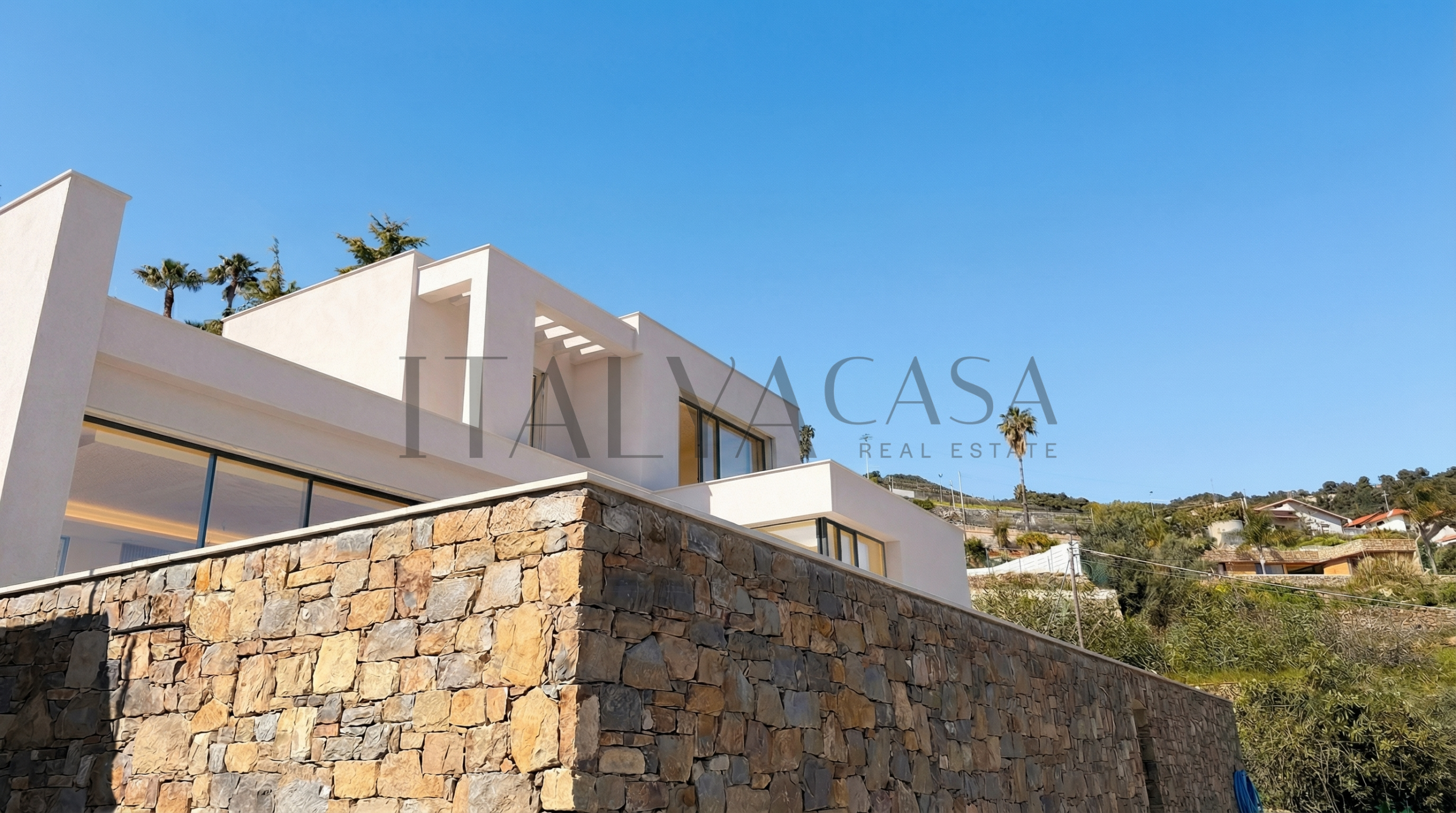 villa con piscina e vista mare, riviera dei fiori