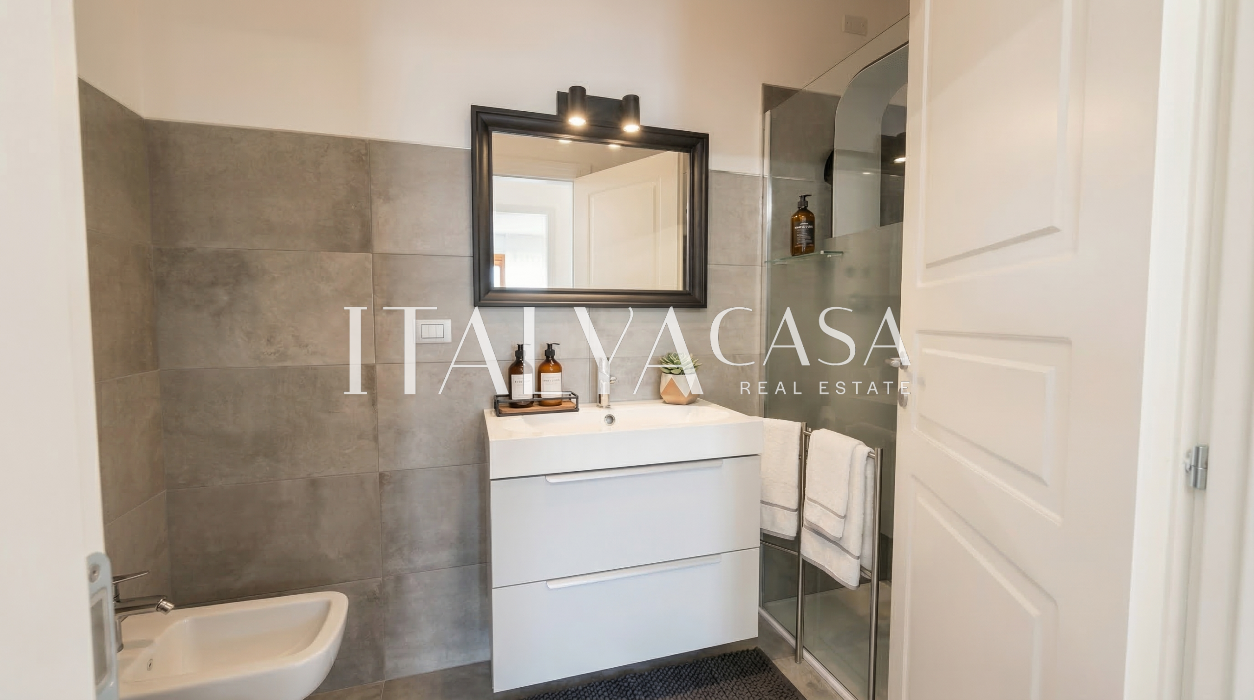 appartamento, ideale prima casa, a sanremo, con vista mare e box auto