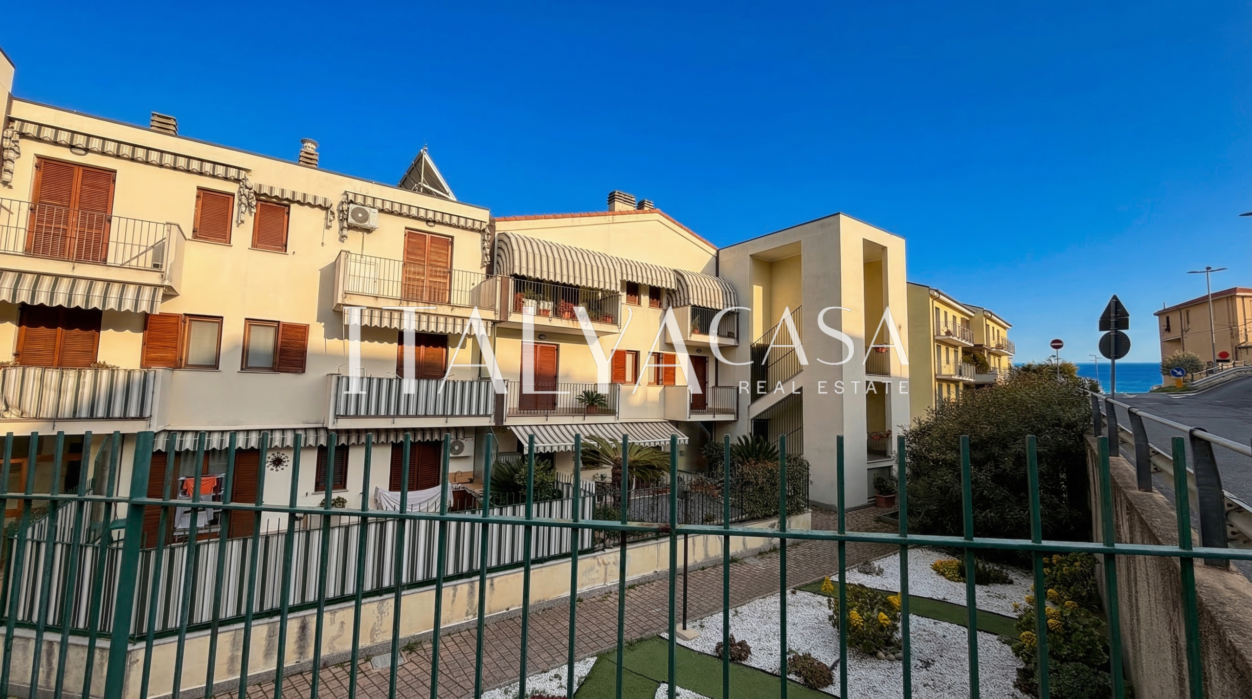 appartamento, ideale prima casa, a sanremo, con vista mare e box auto